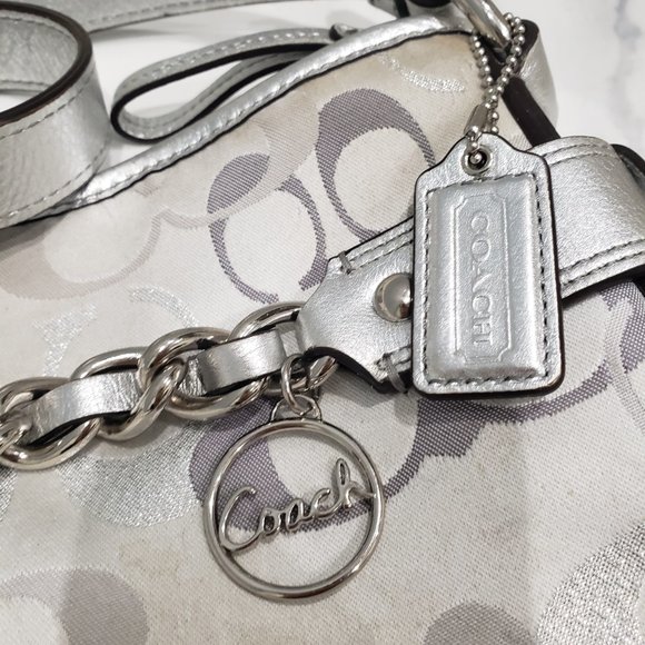 Signature Coach crossbody - Authentic silver - Picture 2 of 5